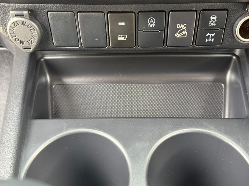 
								Toyota Hilux full									