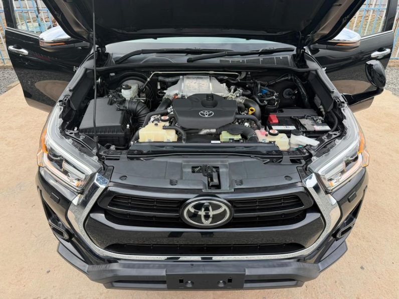 
								Toyota Hilux full									