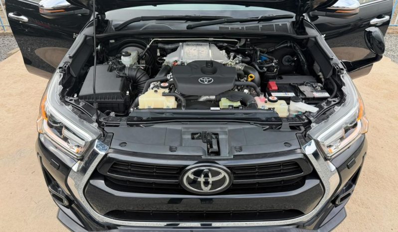 
								Toyota Hilux full									