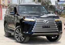 Lexus LX600