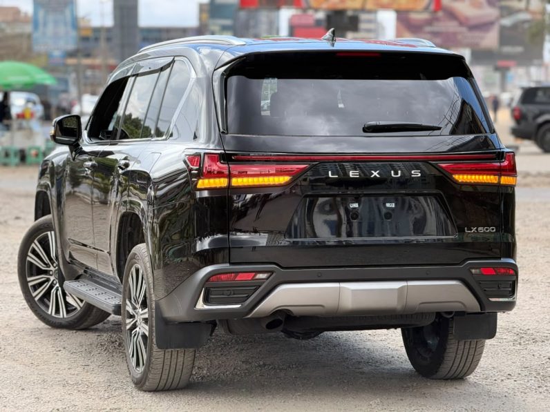
								Lexus LX600 full									