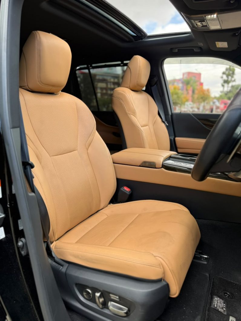 
								Lexus LX600 full									