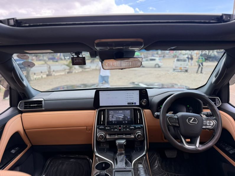 
								Lexus LX600 full									