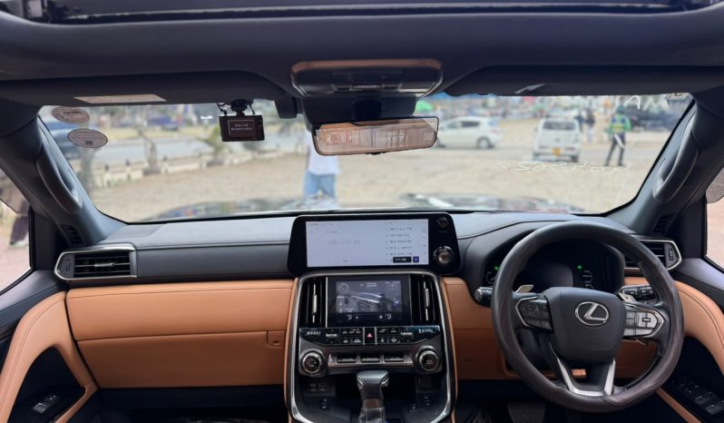 
								Lexus LX600 full									