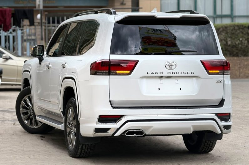 
								Toyota Land cruiser ZX  LC300 full									