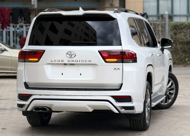 
								Toyota Land cruiser ZX  LC300 full									