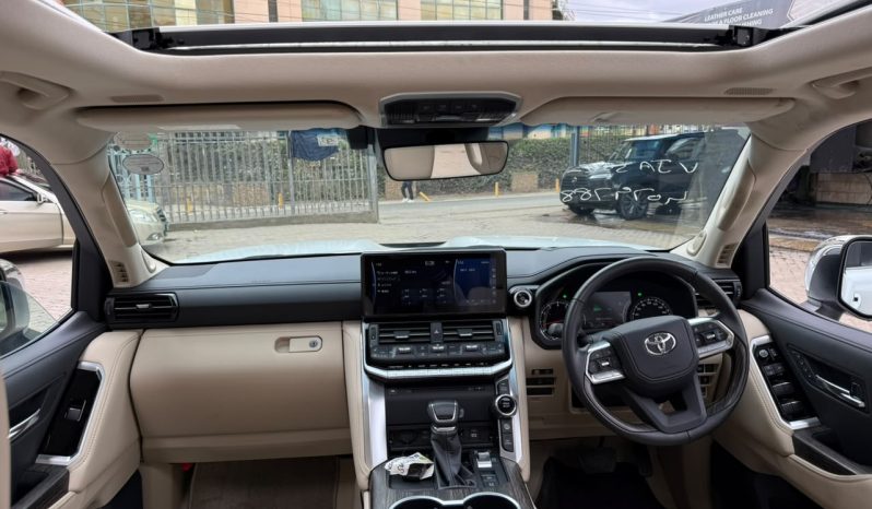 
								Toyota Land cruiser ZX  LC300 full									