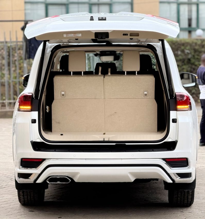 
								Toyota Land cruiser ZX  LC300 full									