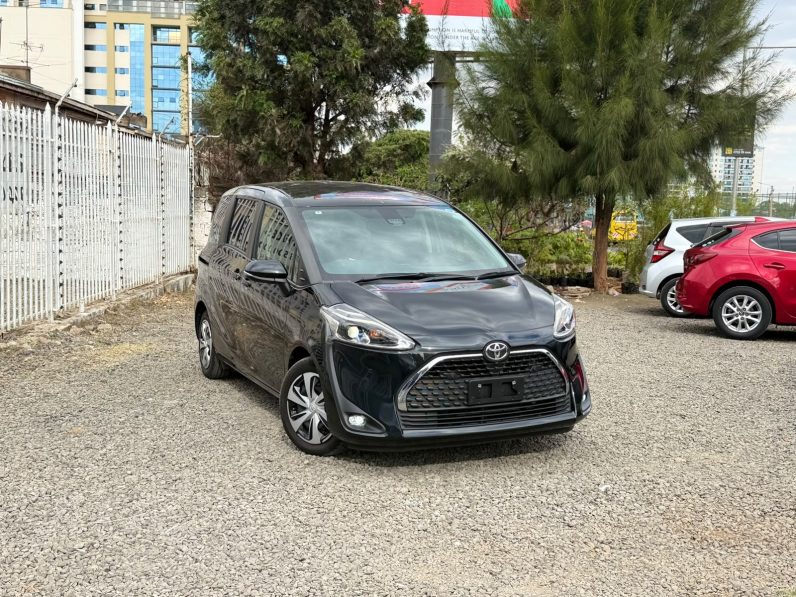 
								Toyota Sienta full									