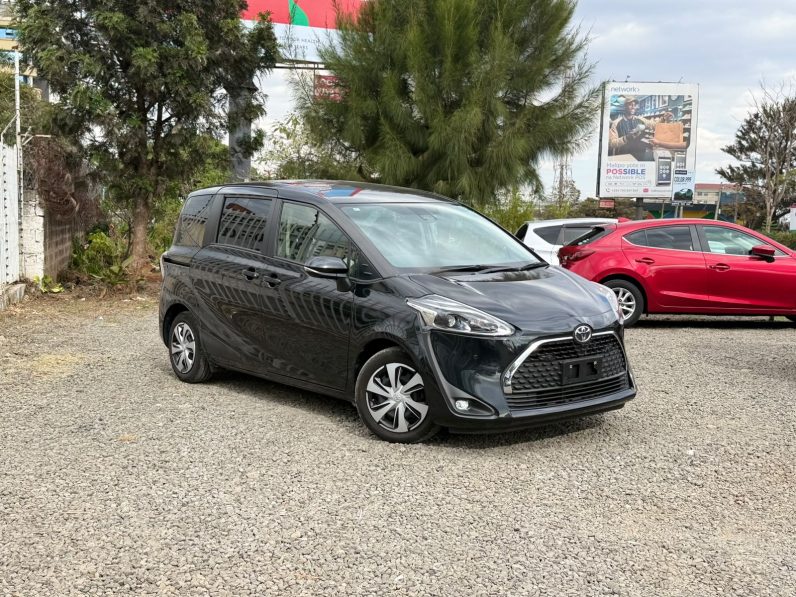 
								Toyota Sienta full									