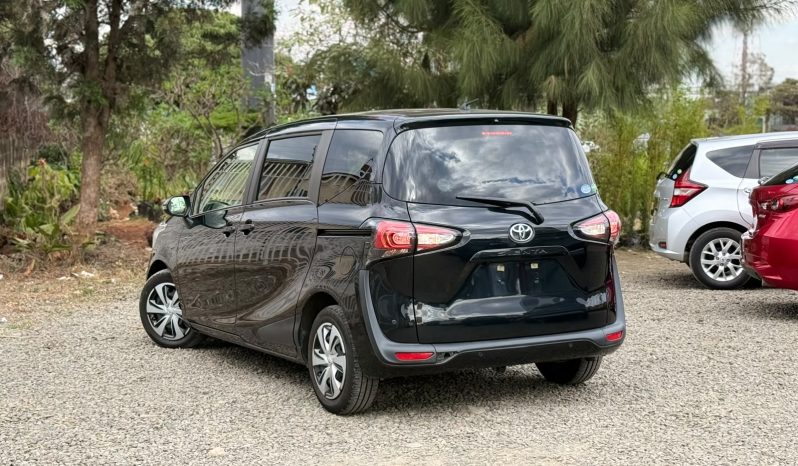 
								Toyota Sienta full									