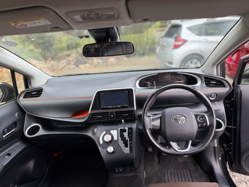 
								Toyota Sienta full									