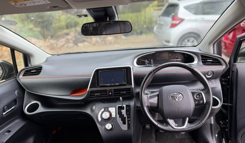 
								Toyota Sienta full									