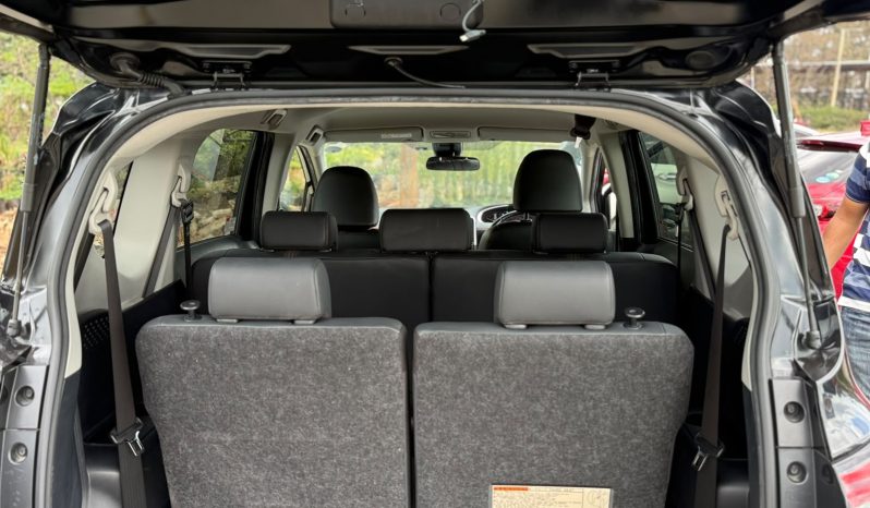 
								Toyota Sienta full									