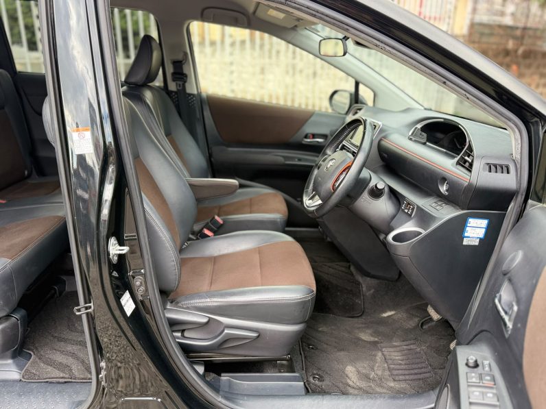 
								Toyota Sienta full									