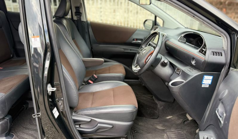 
								Toyota Sienta full									