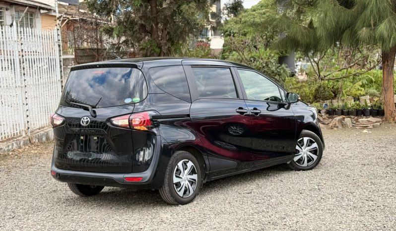 
								Toyota Sienta full									