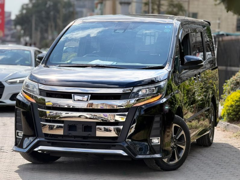 
								Toyota Noah full									