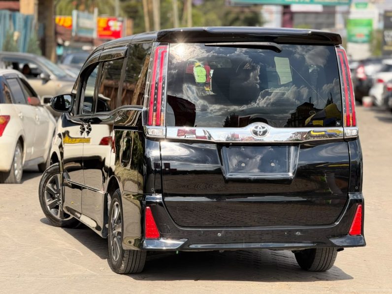 
								Toyota Noah full									