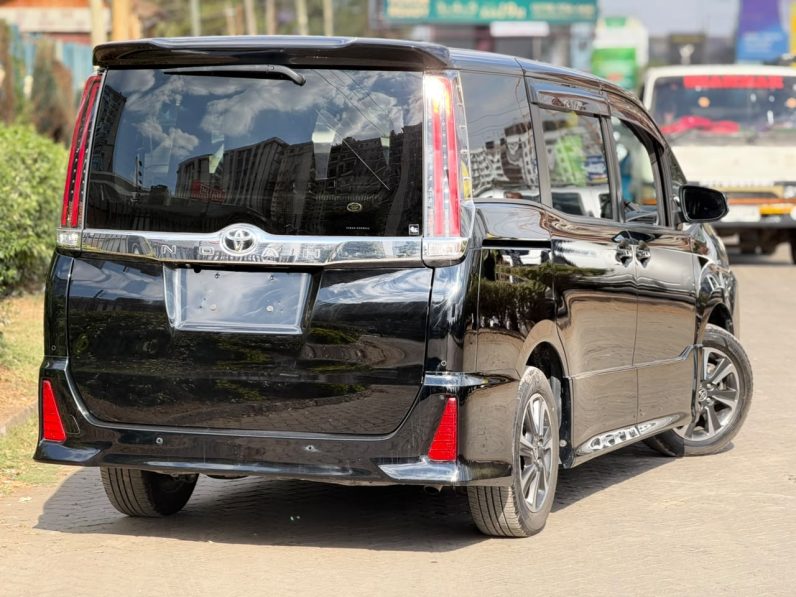
								Toyota Noah full									