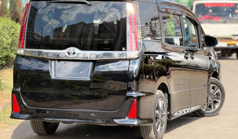 
								Toyota Noah full									