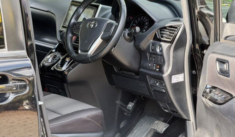 
								Toyota Noah full									
