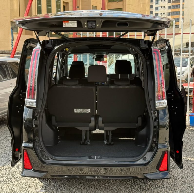 
								Toyota Noah full									
