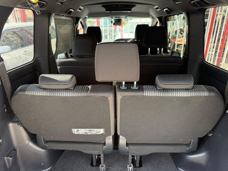 
								Toyota Noah full									