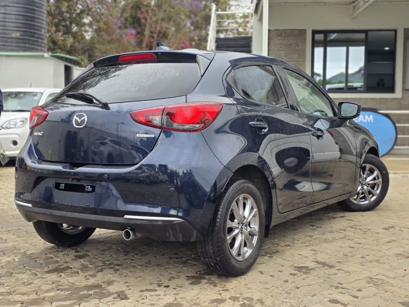 
								Mazda 2 full									