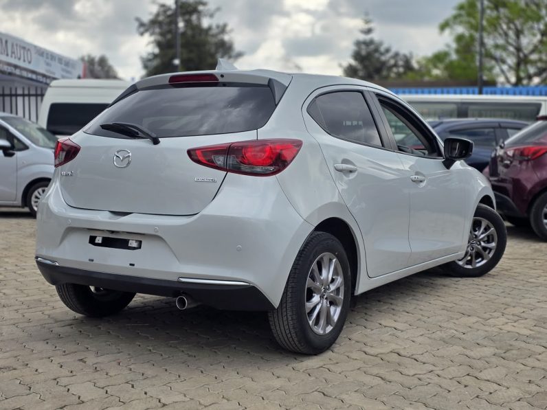 
								Mazda 2 full									