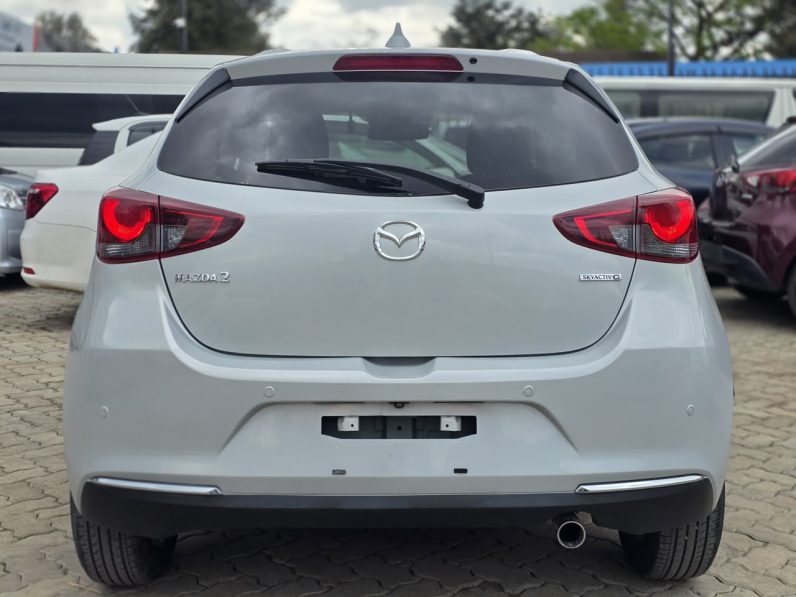 
								Mazda 2 full									