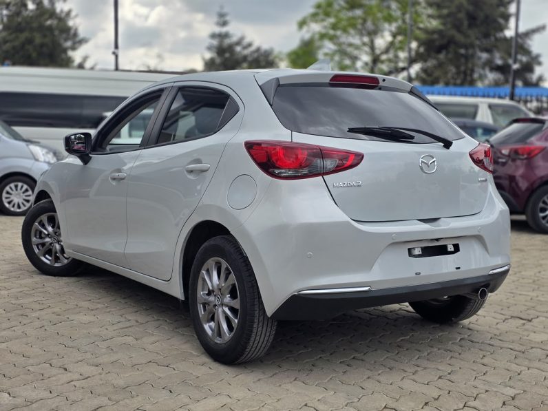 
								Mazda 2 full									
