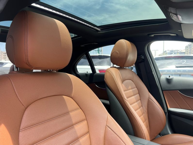 
								Mercedes-Benz C200 Laureus full									