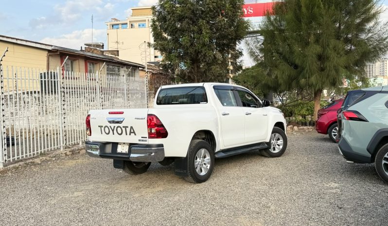 
								Toyota Hilux full									