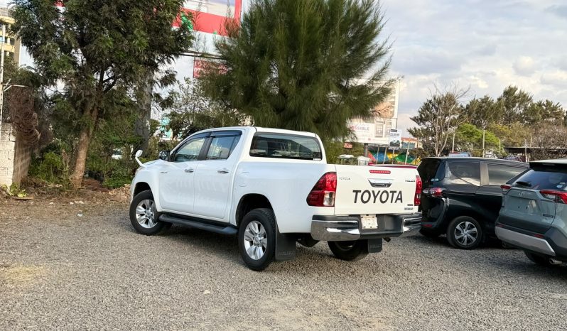 
								Toyota Hilux full									