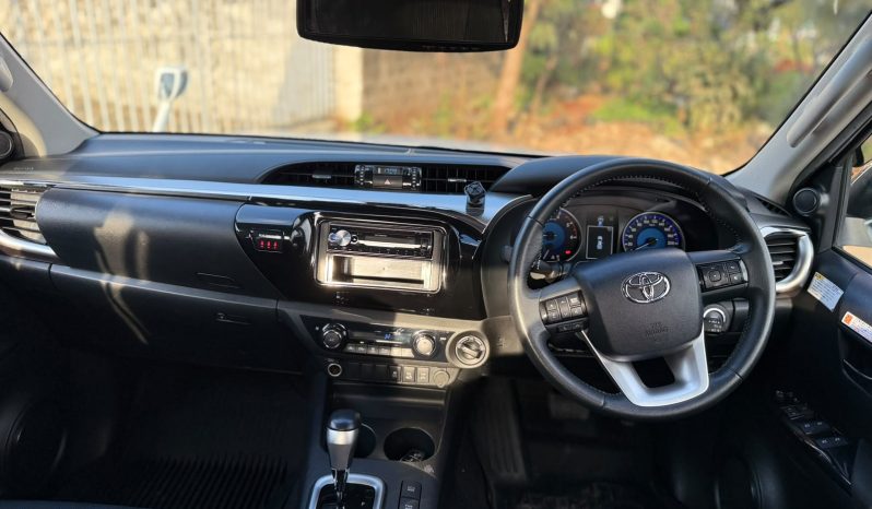 
								Toyota Hilux full									