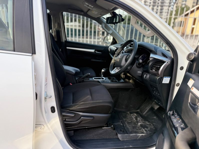 
								Toyota Hilux full									