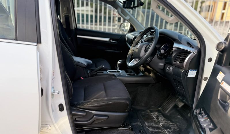 
								Toyota Hilux full									