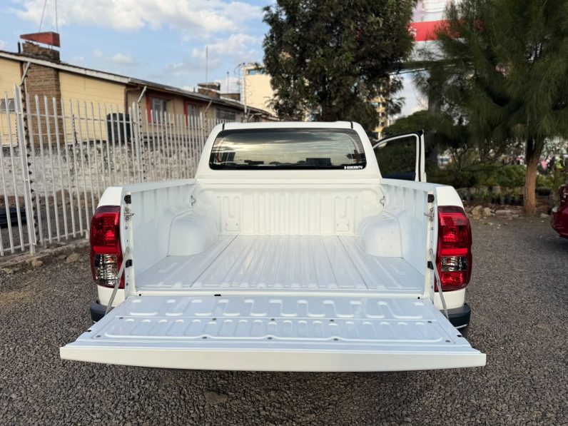 
								Toyota Hilux full									