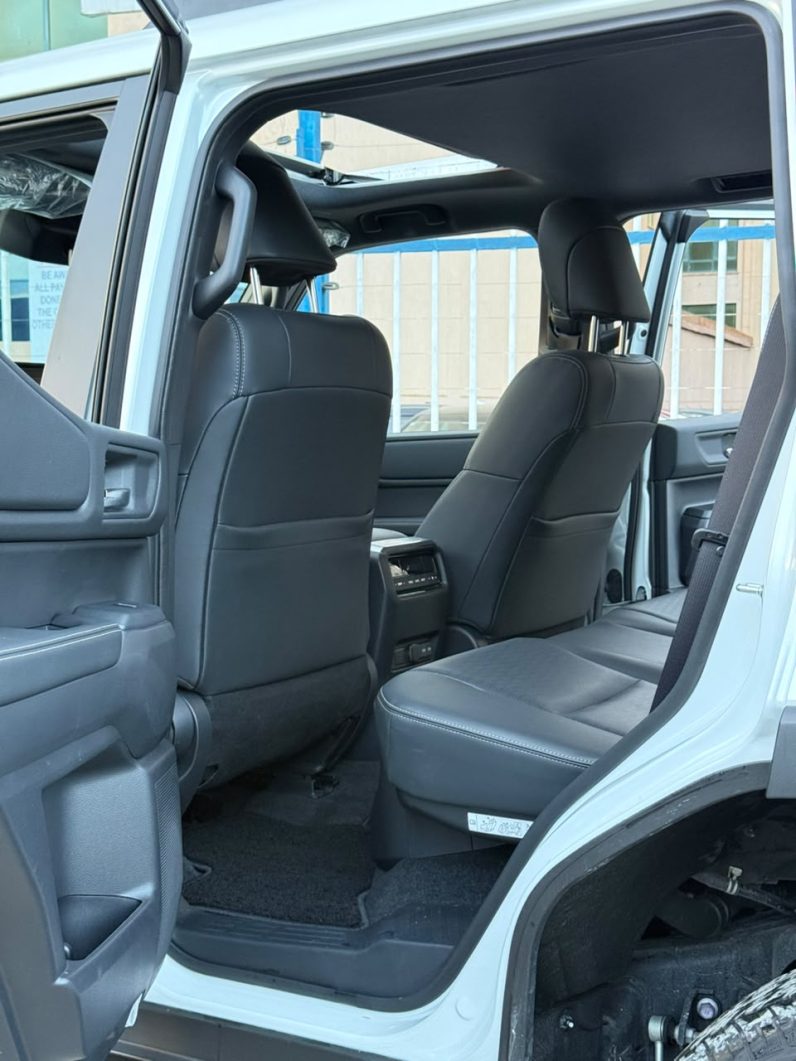 
								Toyota Land cruiser Prado J250 full									