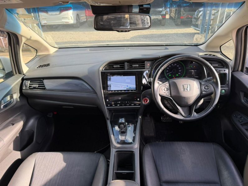 
								Honda Fit shuttle Z full									