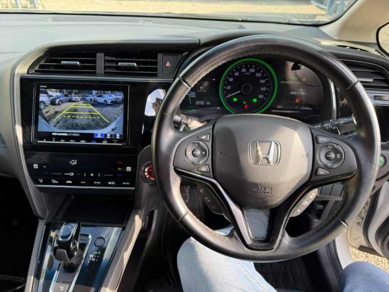 
								Honda Fit shuttle Z full									