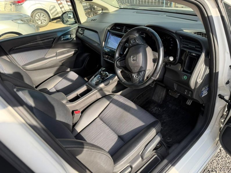 
								Honda Fit shuttle Z full									
