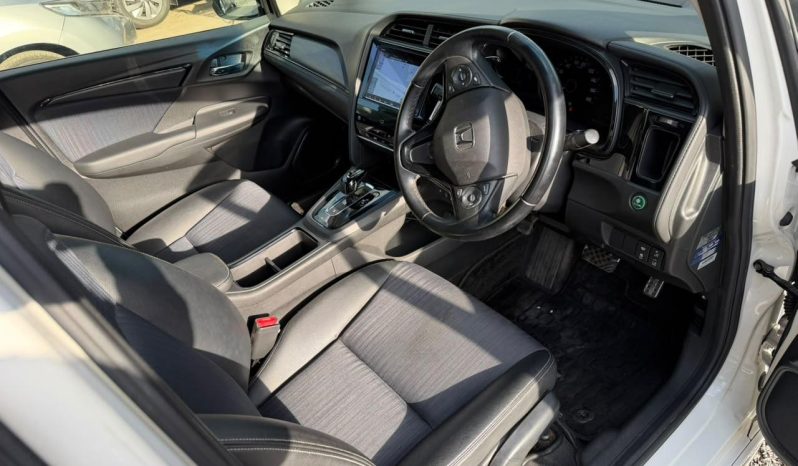 
								Honda Fit shuttle Z full									
