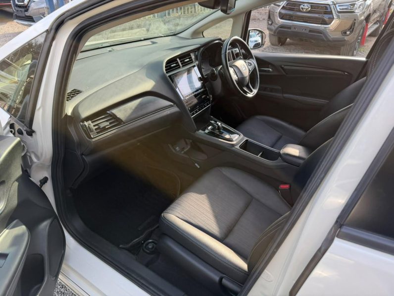 
								Honda Fit shuttle Z full									