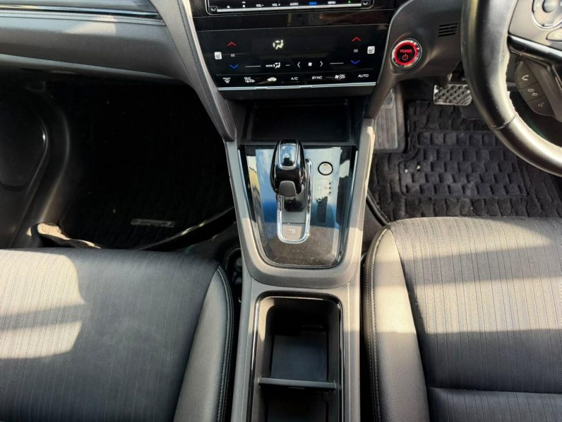 
								Honda Fit shuttle Z full									