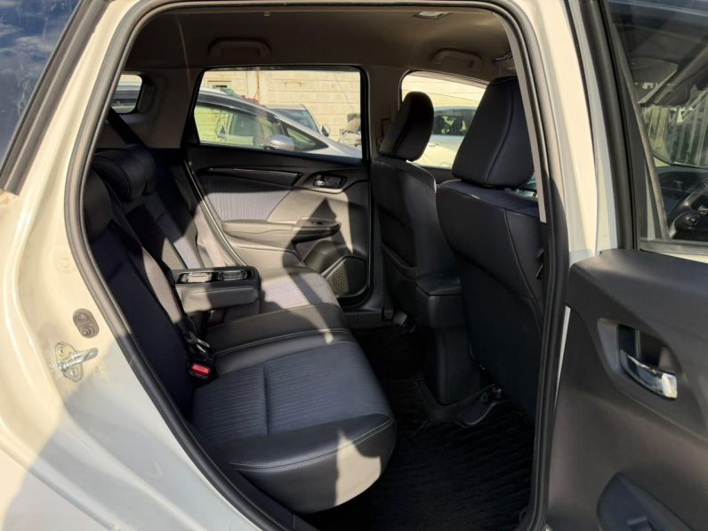 
								Honda Fit shuttle Z full									