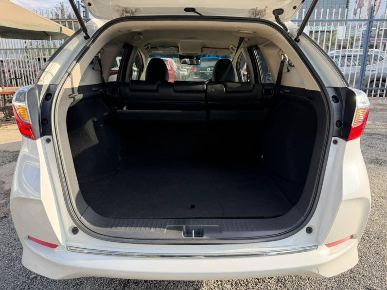 
								Honda Fit shuttle Z full									