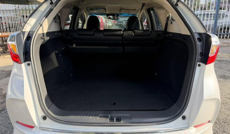 
								Honda Fit shuttle Z full									