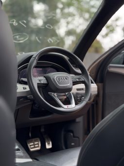AUDI Q7 SLINE